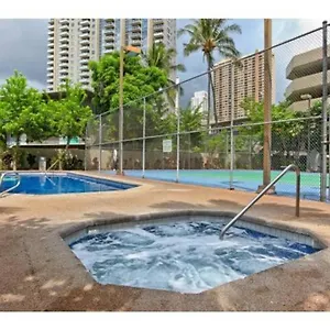 spacious-studio-w-parking-beach-mall-park.hotelsinhawaii.org/